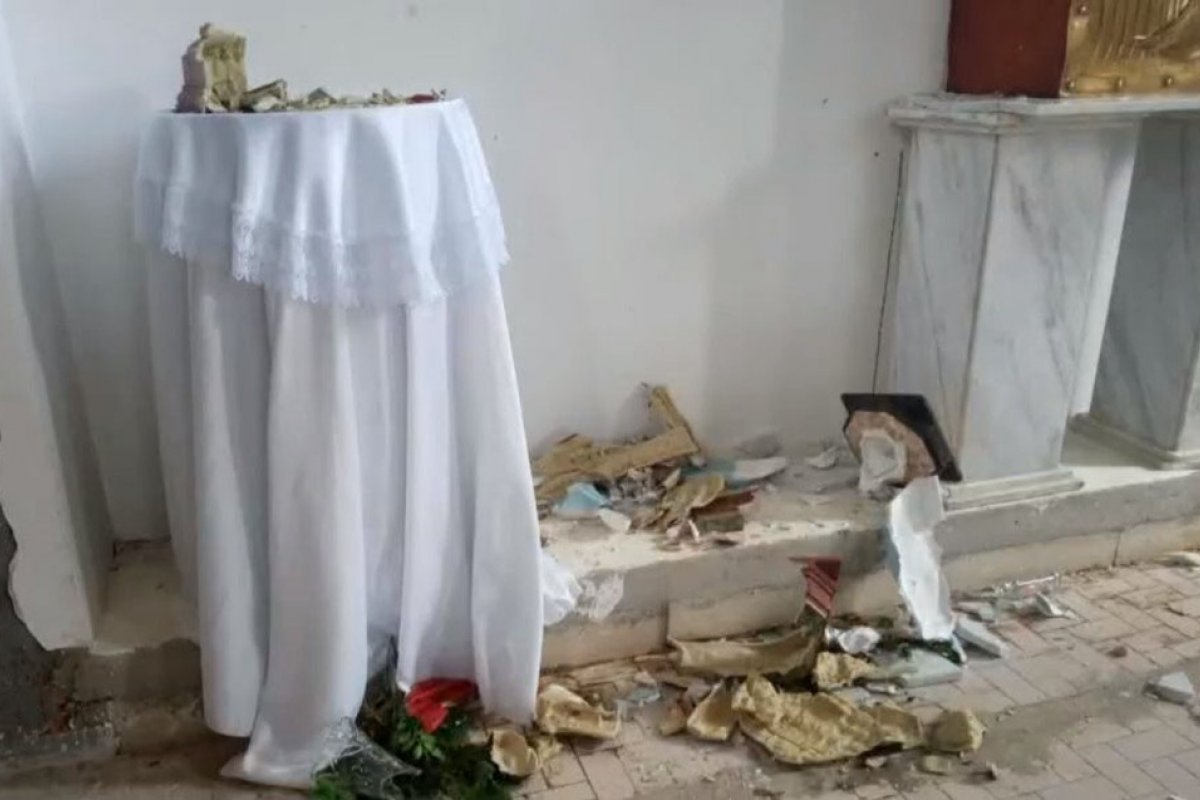 Homem é preso após destruir 6 imagens de santos em igreja católica no norte da Bahia