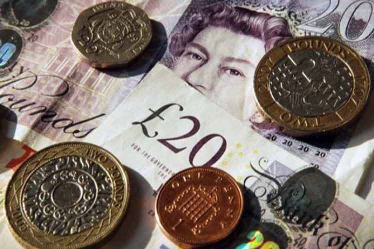 Economia britânica tem tombo recorde de 9,9% em 2020