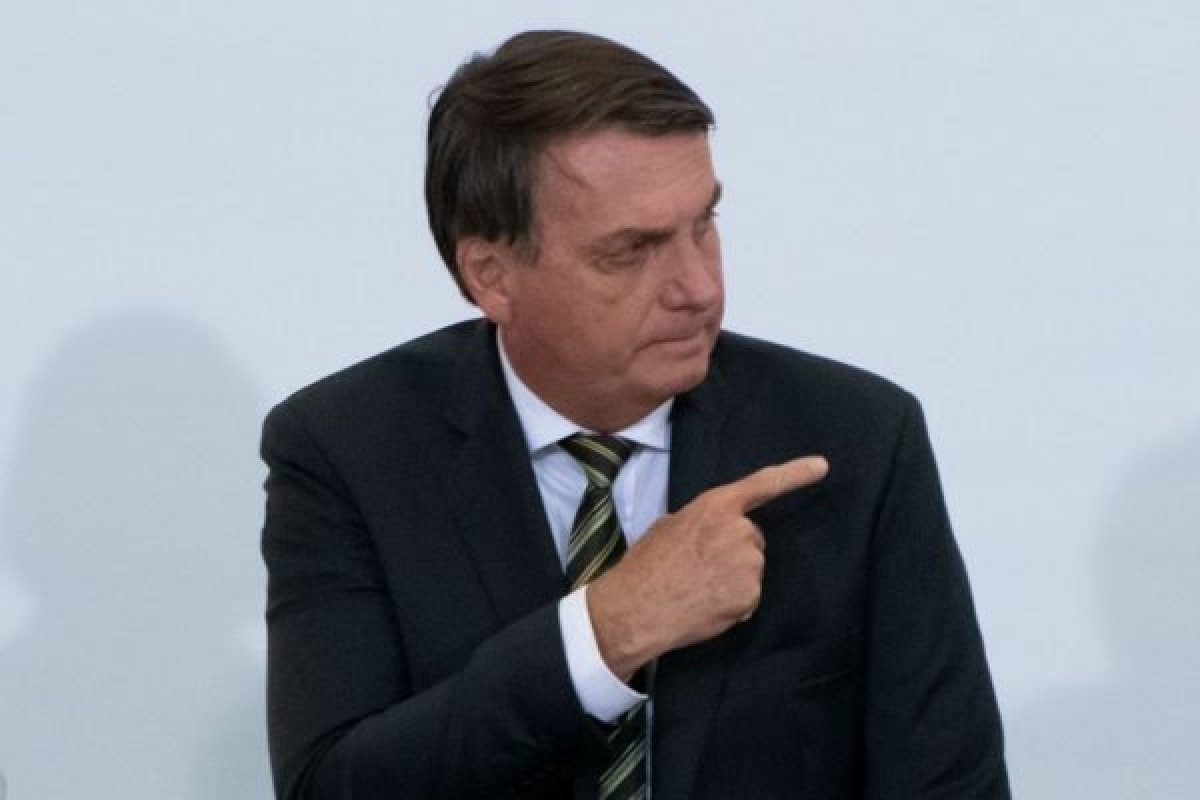 Bolsonaro anuncia campanha no Twitter para fiscalizar impostos de combustíveis