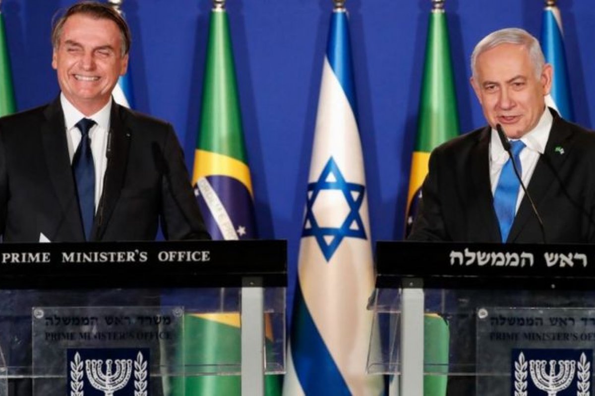 Bolsonaro se reúne com primeiro-ministro de Israel para falar sobre spray contra covid-19