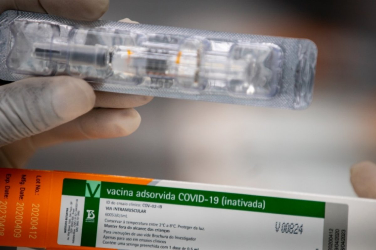 Ministério da Saúde assina compra de 54 milhões de doses da Coronavac