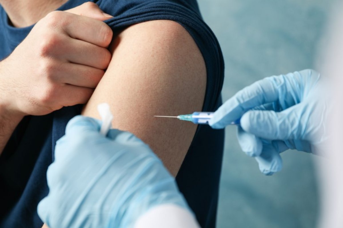 França recomenda dose única de vacina para quem já teve covid-19