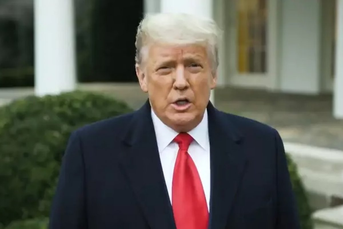 Defesa de Trump pede ao Senado para rejeitar acusação de "incitação à insurreição"