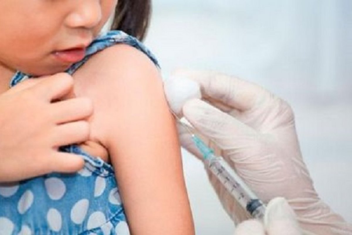 Oxford anuncia testes de vacina em crianças e adolescentes