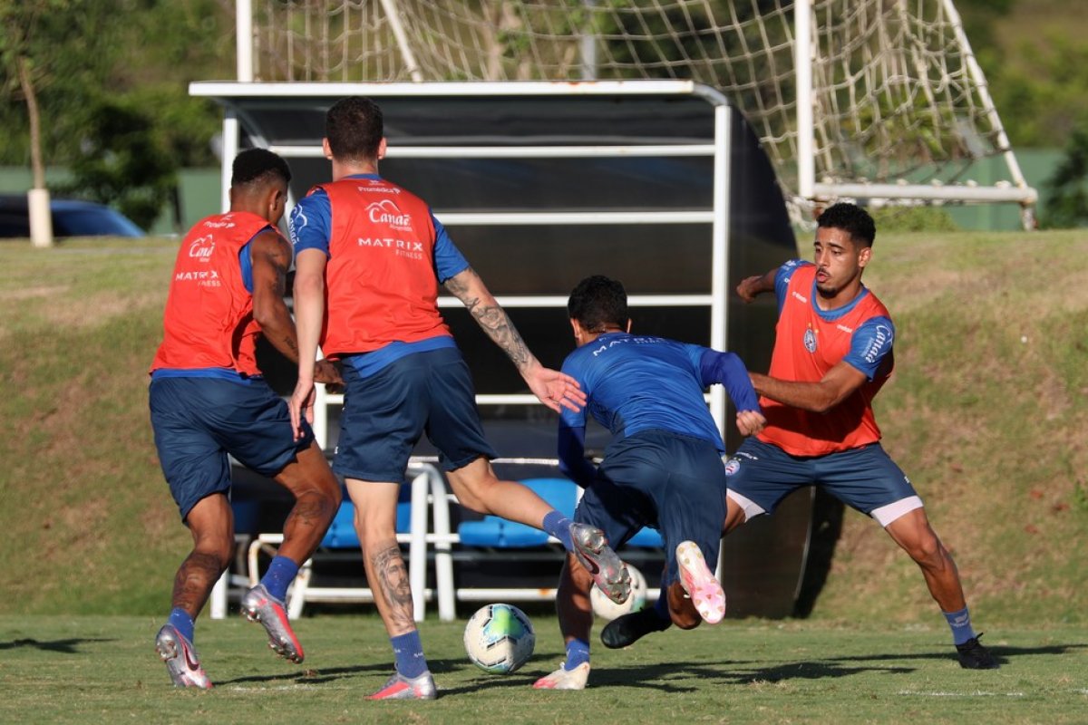 Pior visitante, Bahia encara o Galo, melhor mandante, para abrir distância do Z-4