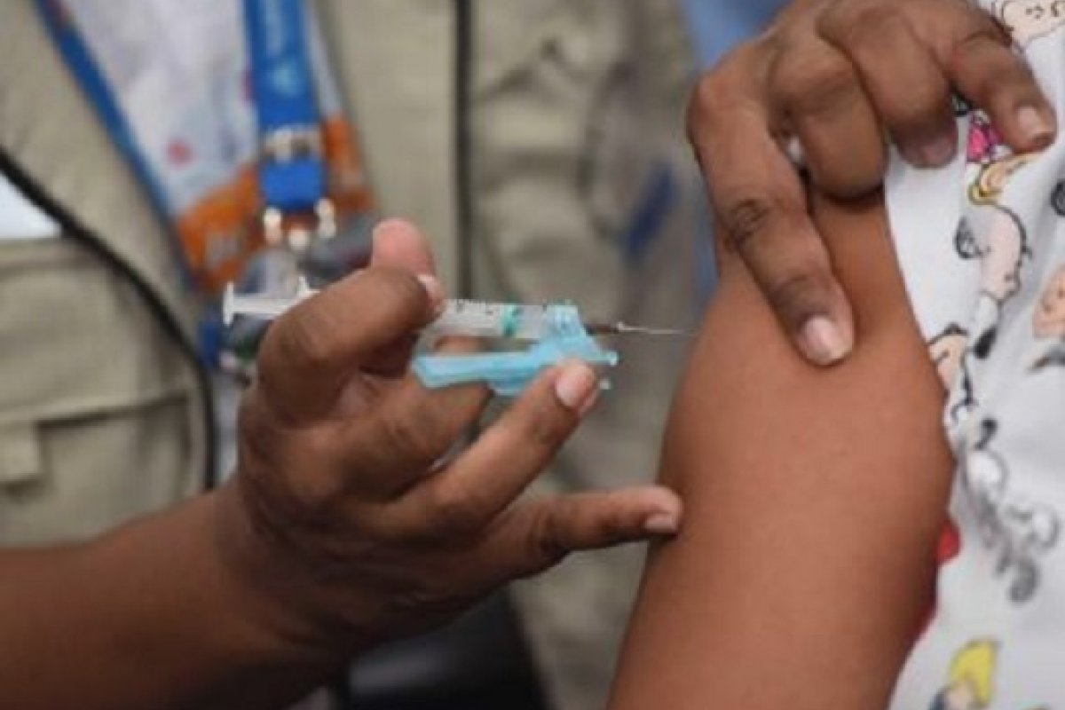 Covid-19: 2ª dose começa a ser aplicada em Lauro de Freitas