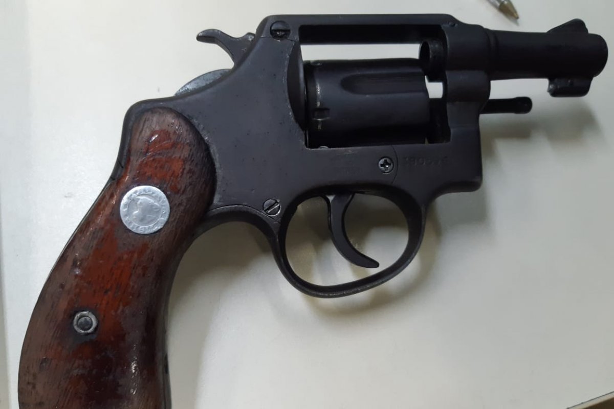 Homem é preso após roubar uma moto na Avenida Paralela