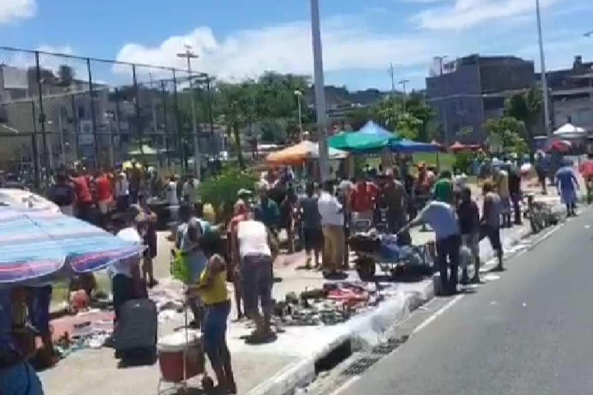 Vídeos: Feira do Rolo volta a promover aglomerações em Salvador