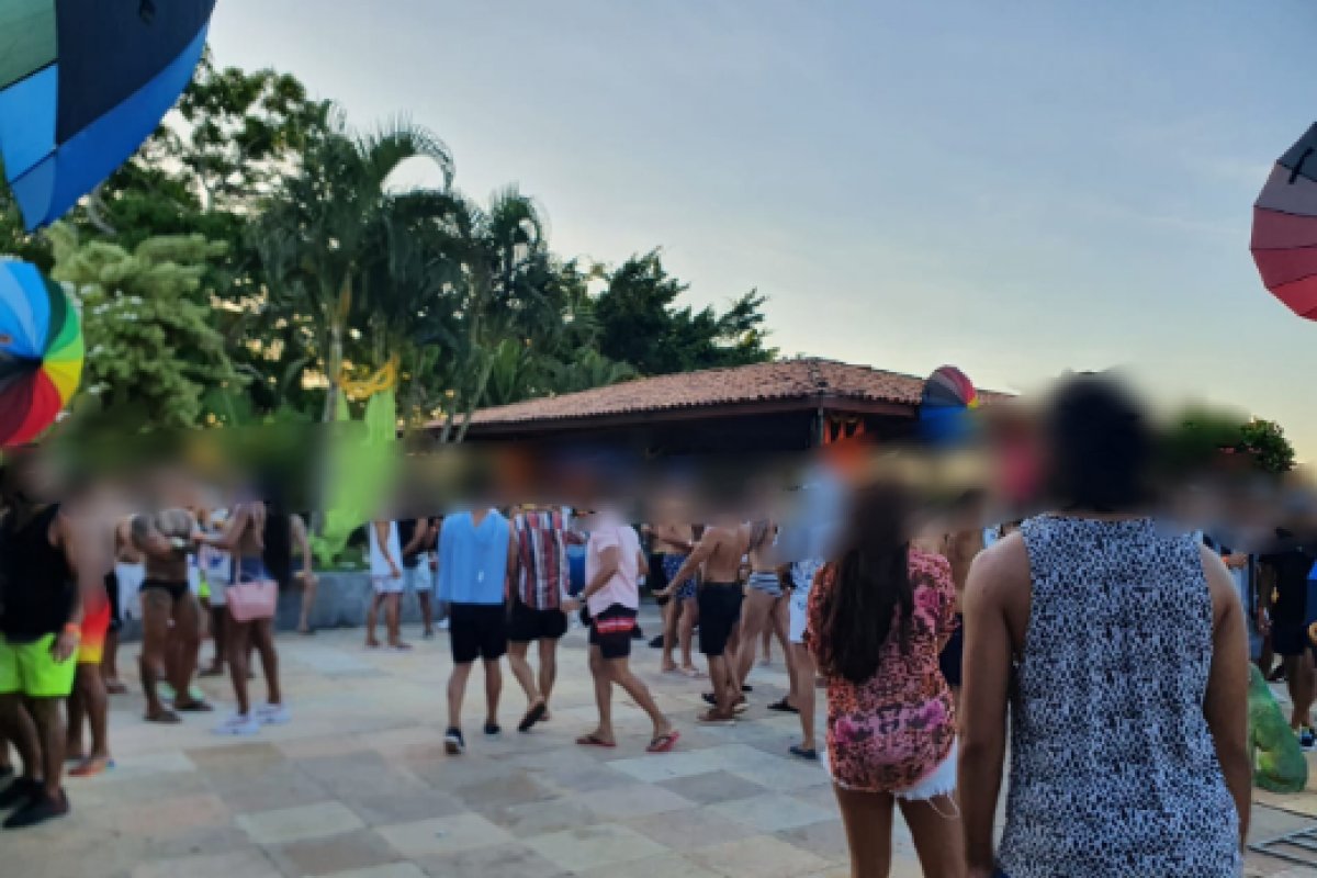 Festa de carnaval com 100 pessoas é encerrado pela Polícia em Lauro de Freitas