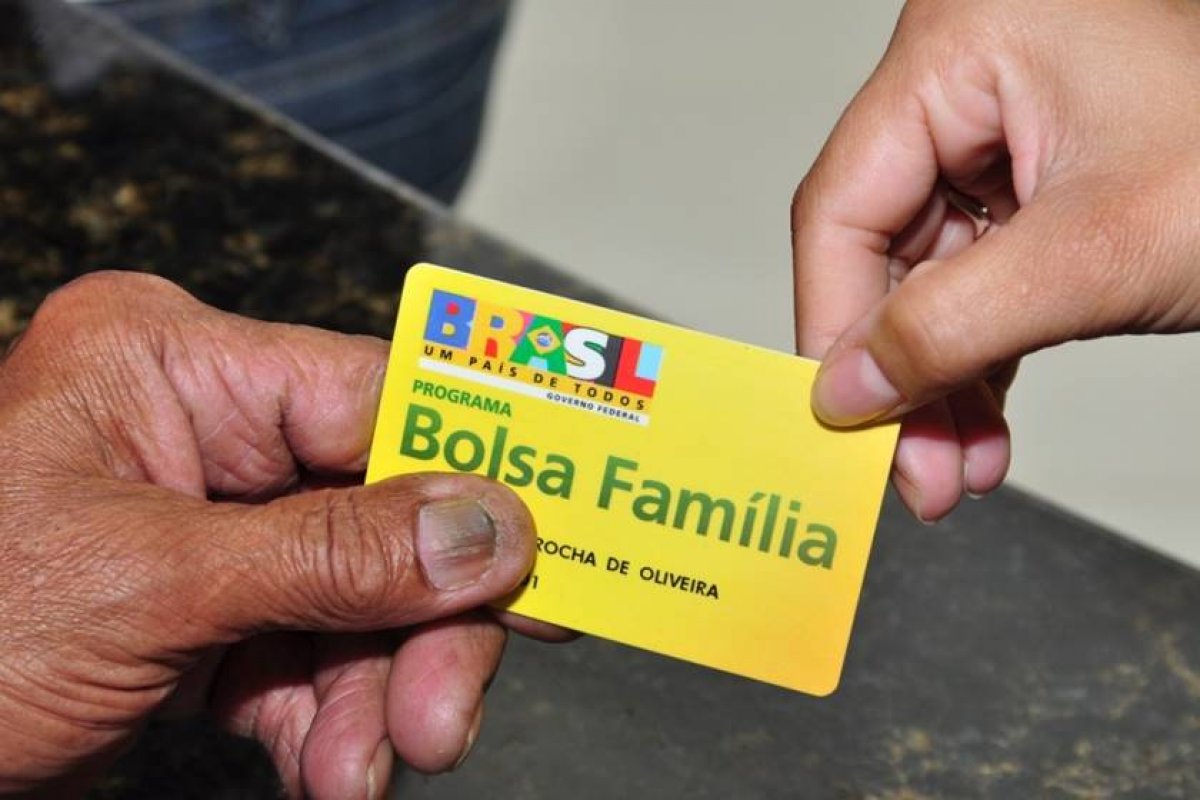 Bolsa Família começa a pagar R$ 2,6 bilhões para beneficiários