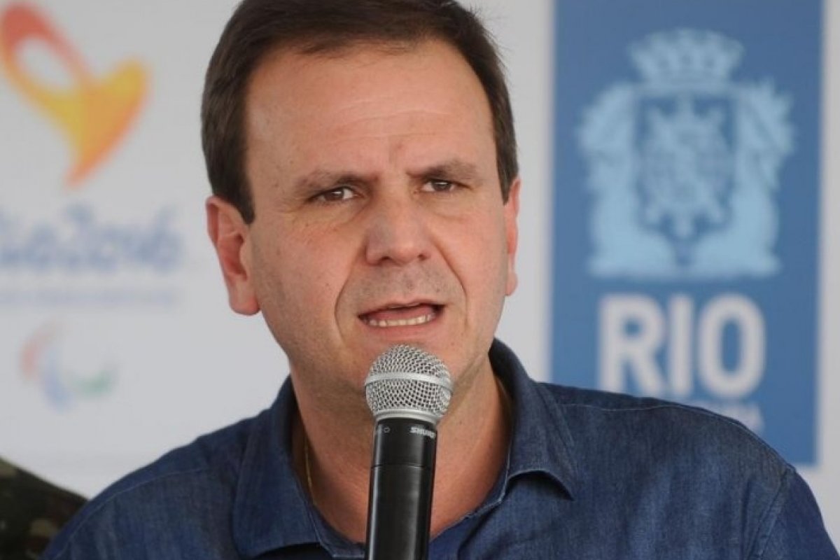 Prefeito do Rio anuncia suspensão da vacinação contra a Covid-19 por falta de doses