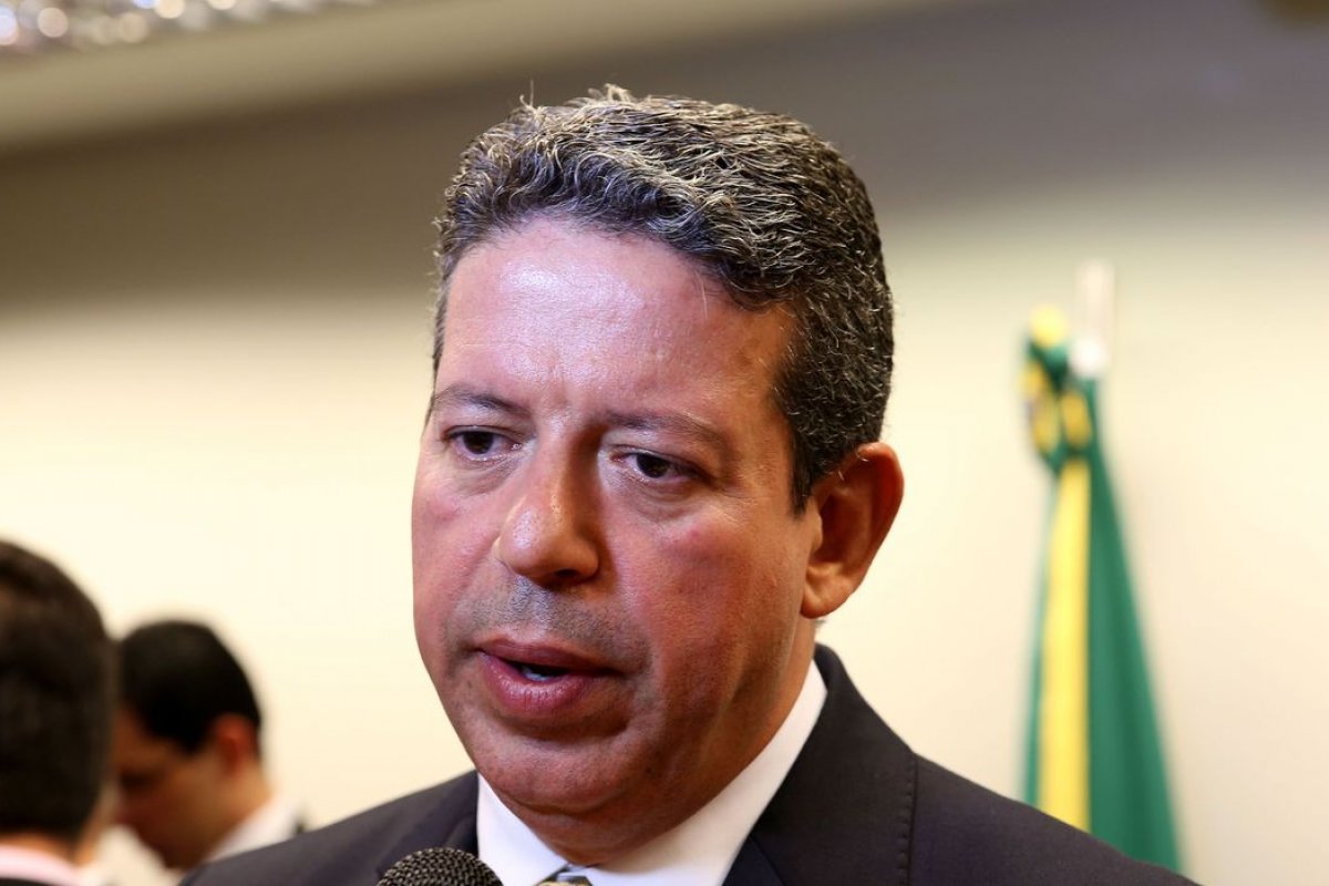 Arthur Lira insinua que Maia deixou o Brasil em “negacionismo parlamentar" durante 2020