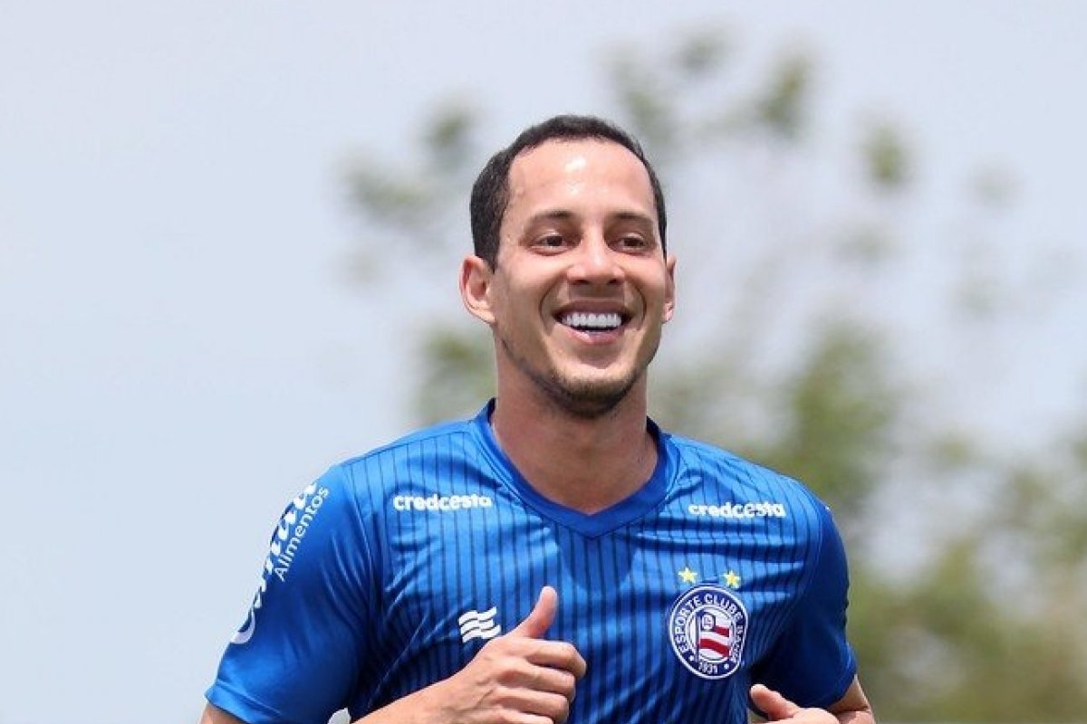 Rodriguinho volta a atuar por 90 minutos e ganha força para seguir no time