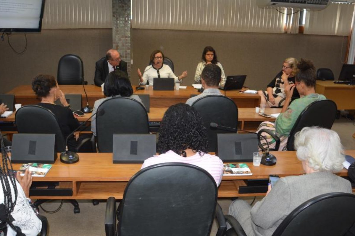 Frente parlamentar discute políticas de assistência para idosos na ALBA