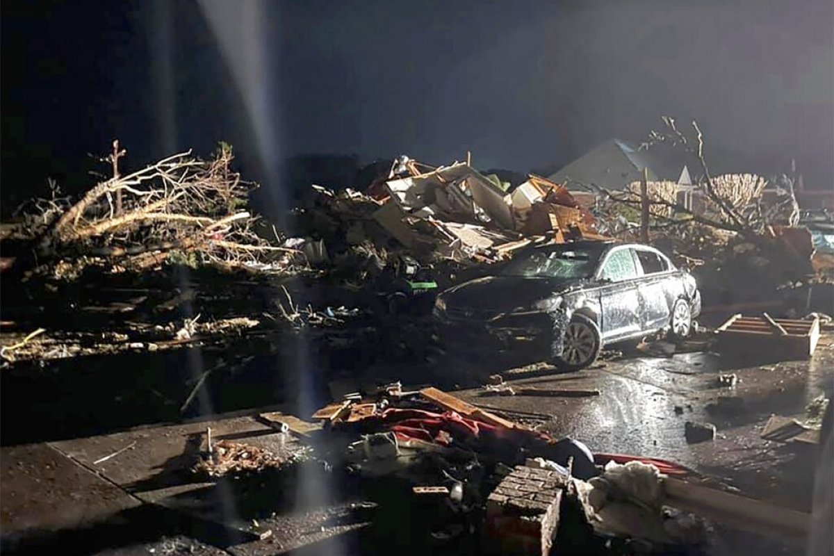 Tornado na Carolina do Norte, nos EUA, deixa três mortos e dez feridos