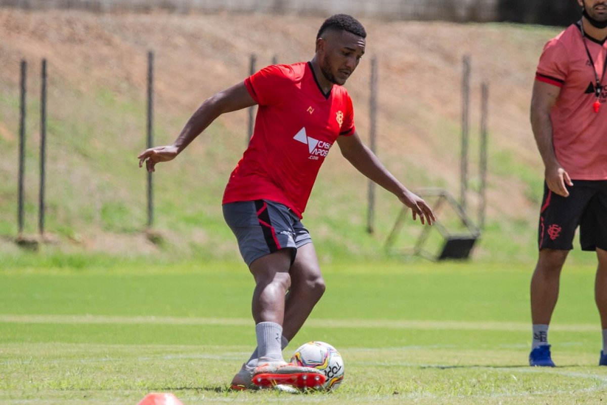 Vitória faz último treino antes de estreia no Baianão e partida terá maioria formada na base