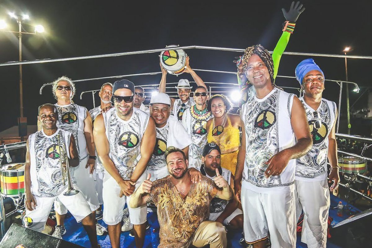 Olodum faz live nesta terça (16), último dia de Carnaval; Léo Santana também faz show