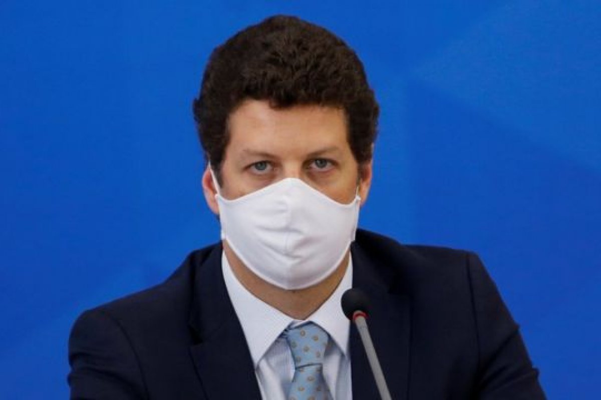 Ministro do Meio Ambiente, Ricardo Salles, testa positivo para a Covid-19