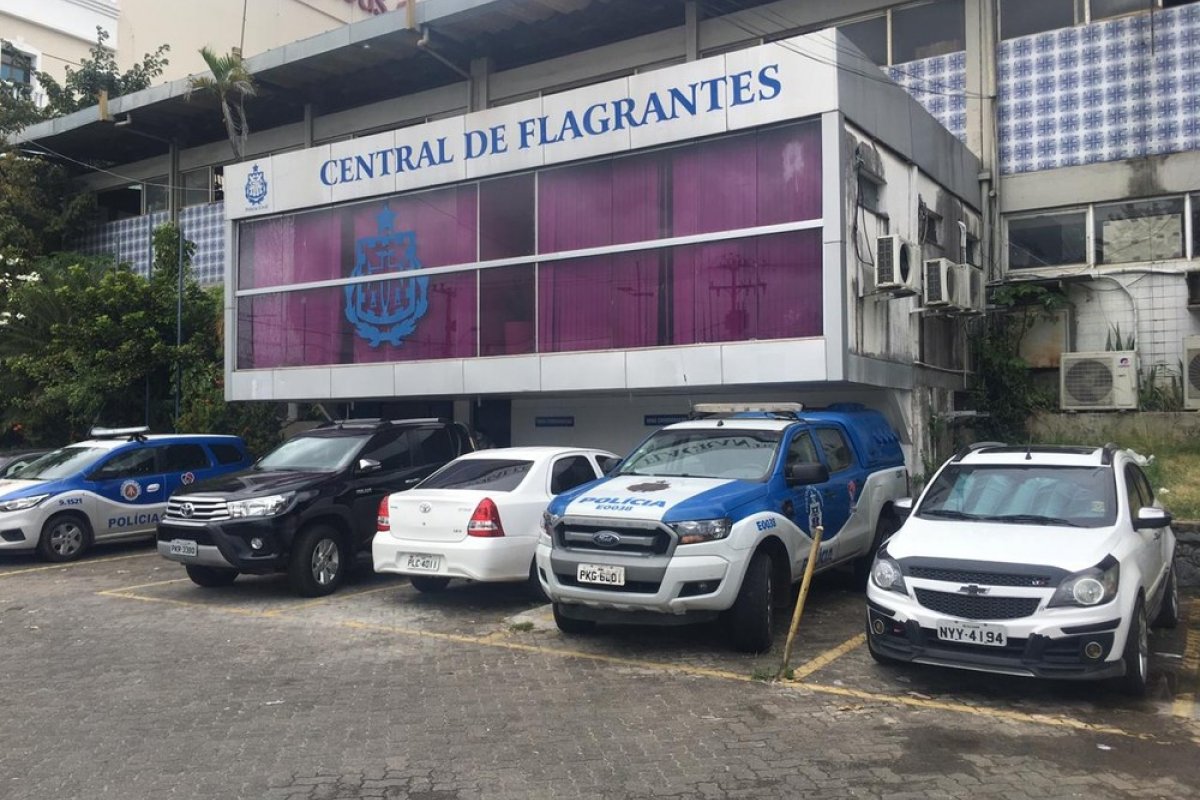 Polícia prende seis homens após troca de tiros no bairro de Pernambués, em Salvador