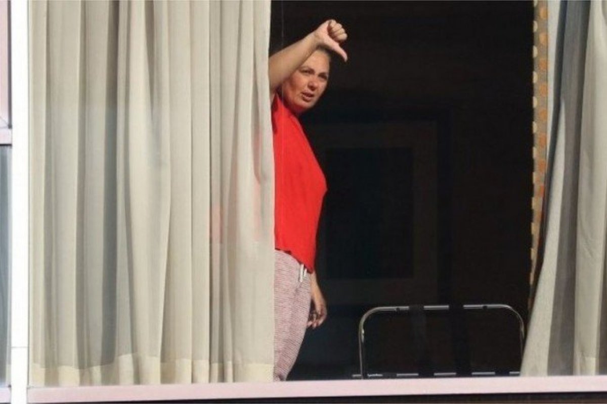 Brasileiros se queixam de quarentena forçada em hotel no Reino Unido