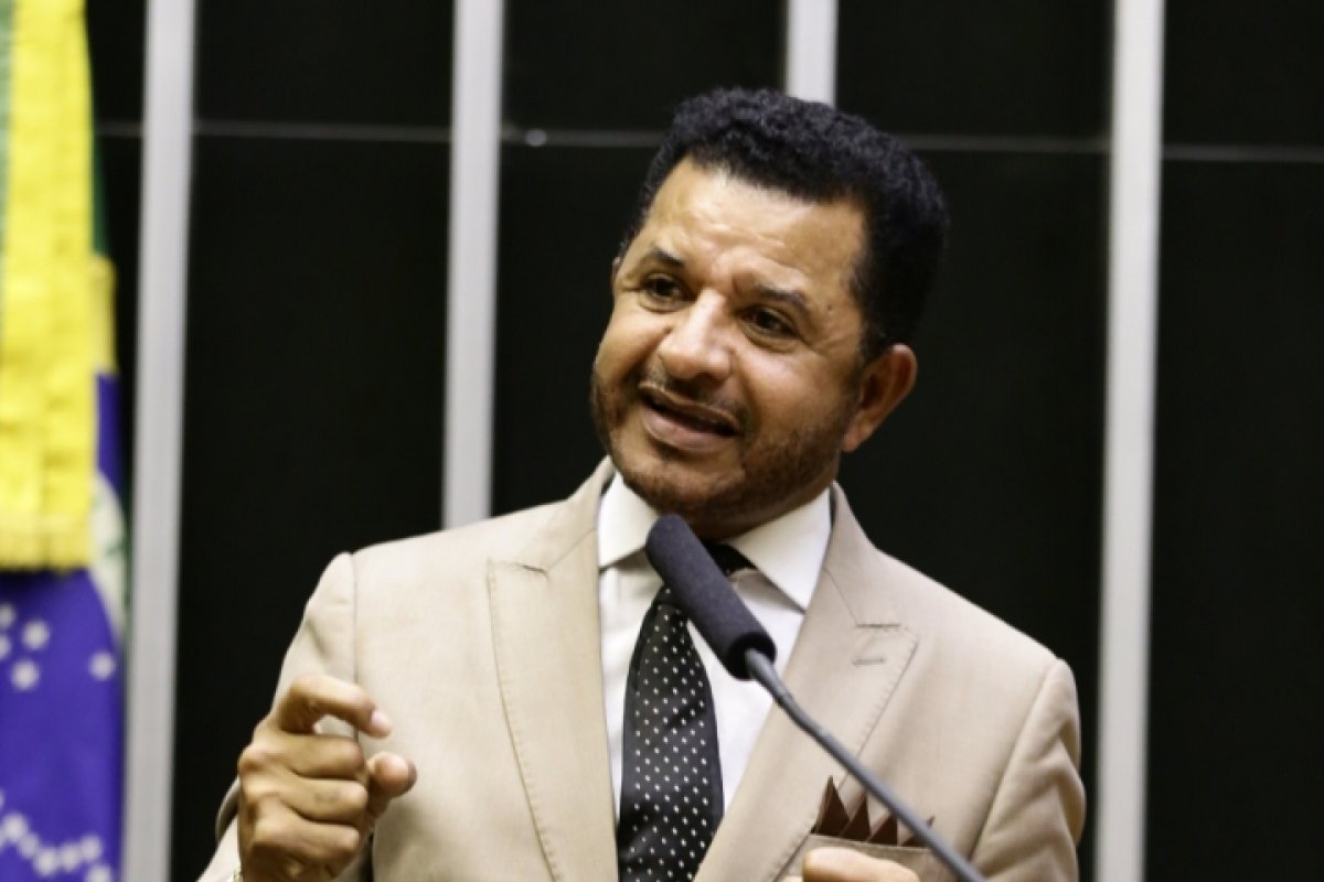 "Não precisamos afundar na lama do terrorismo", diz Abílio Santana sobre toque de recolher