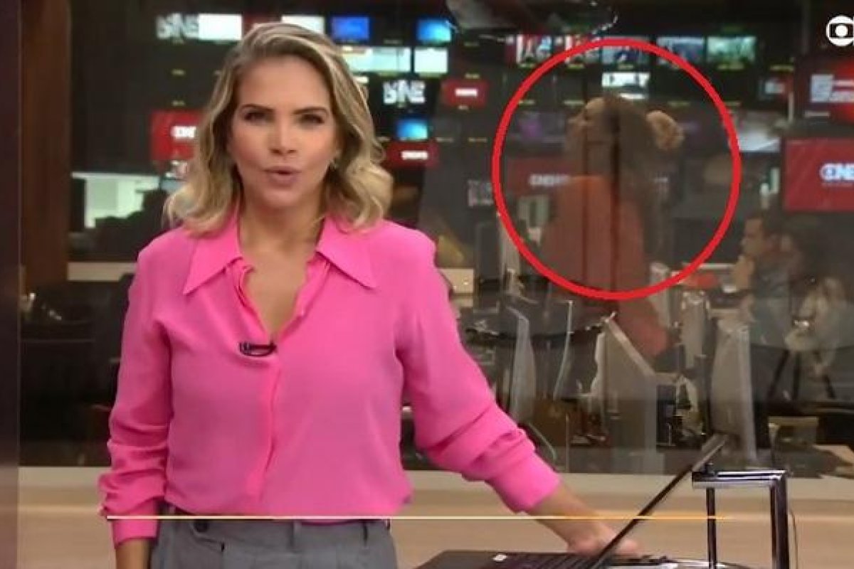 Jornalista é flagrada rebolando ao fundo de telejornal ao vivo da Globo News