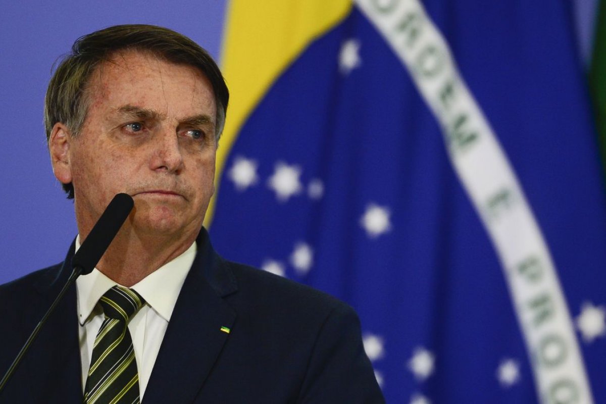 Rejeição ao trabalho de Bolsonaro volta a 48%, mostra pesquisa