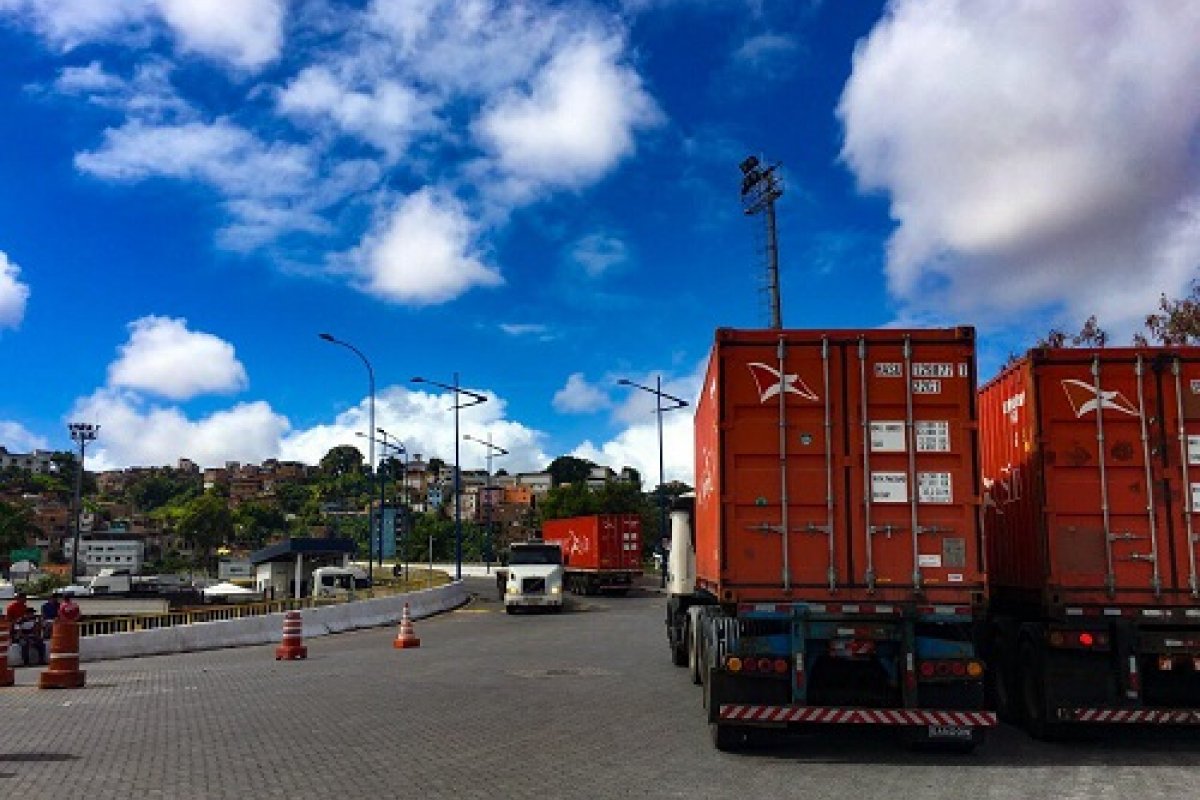 Acesso de caminhões a Portos da Bahia vai passar por ordenamento