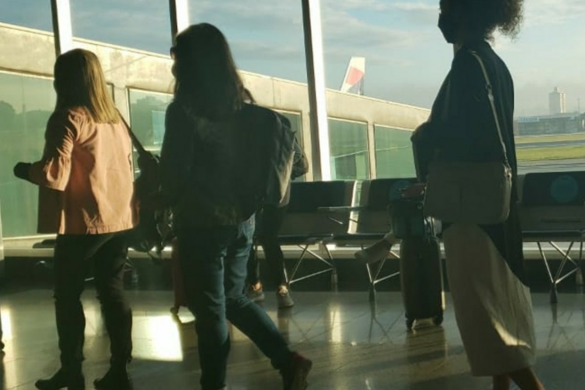 Vídeo: Aglomeração de passageiros é registrada em aeroporto de São Paulo