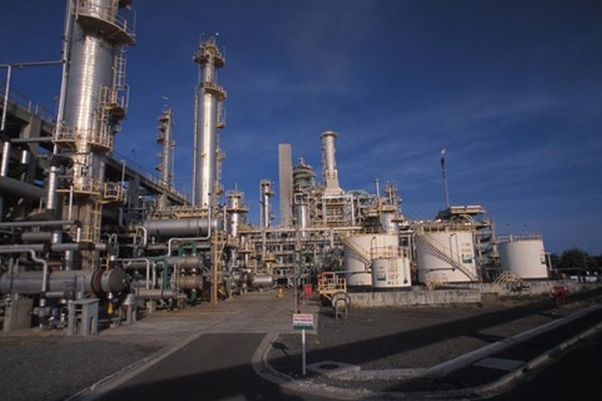 Estudo aponta que Petrobras vendeu refinaria na Bahia pela metade do preço
