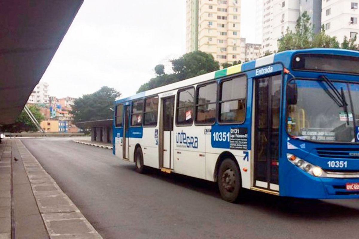 Três ônibus são assaltados em menos de duas horas na manhã desta quinta-feira (18), em Salvador