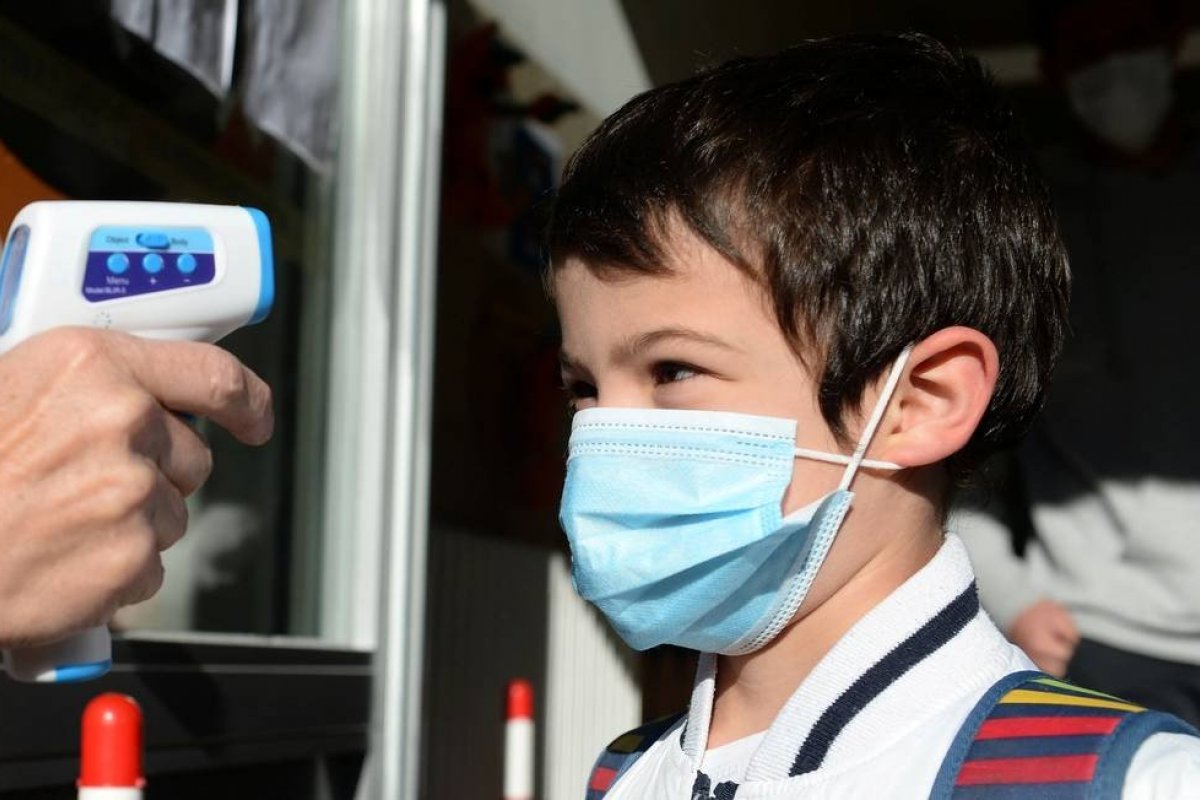 Segundo estudo, crianças e jovens são maioria de novos casos da covid na Inglaterra