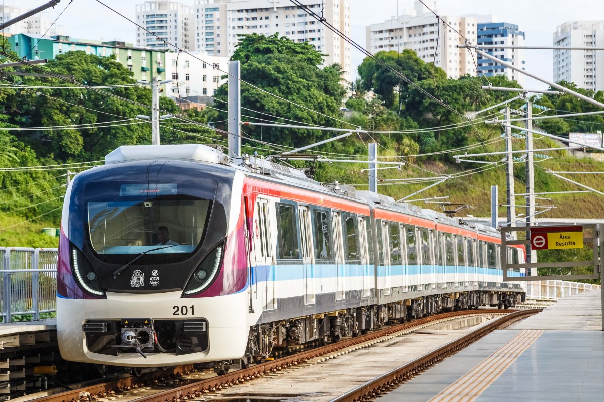 Durante toque de recolher, metrô vai funcionar das 5h às 22h30