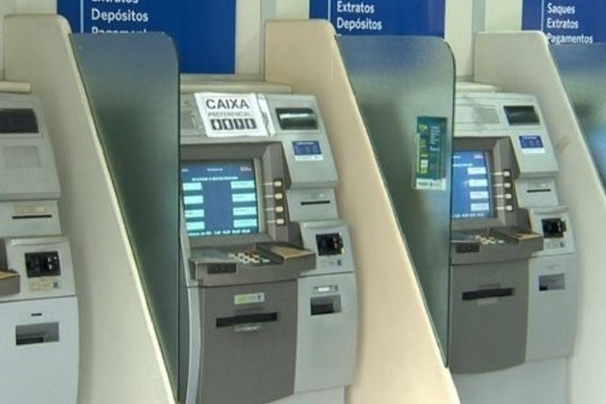 Bancos fecharam 1.700 agências e 5 mil caixas eletrônicos em 2020, aponta balanço