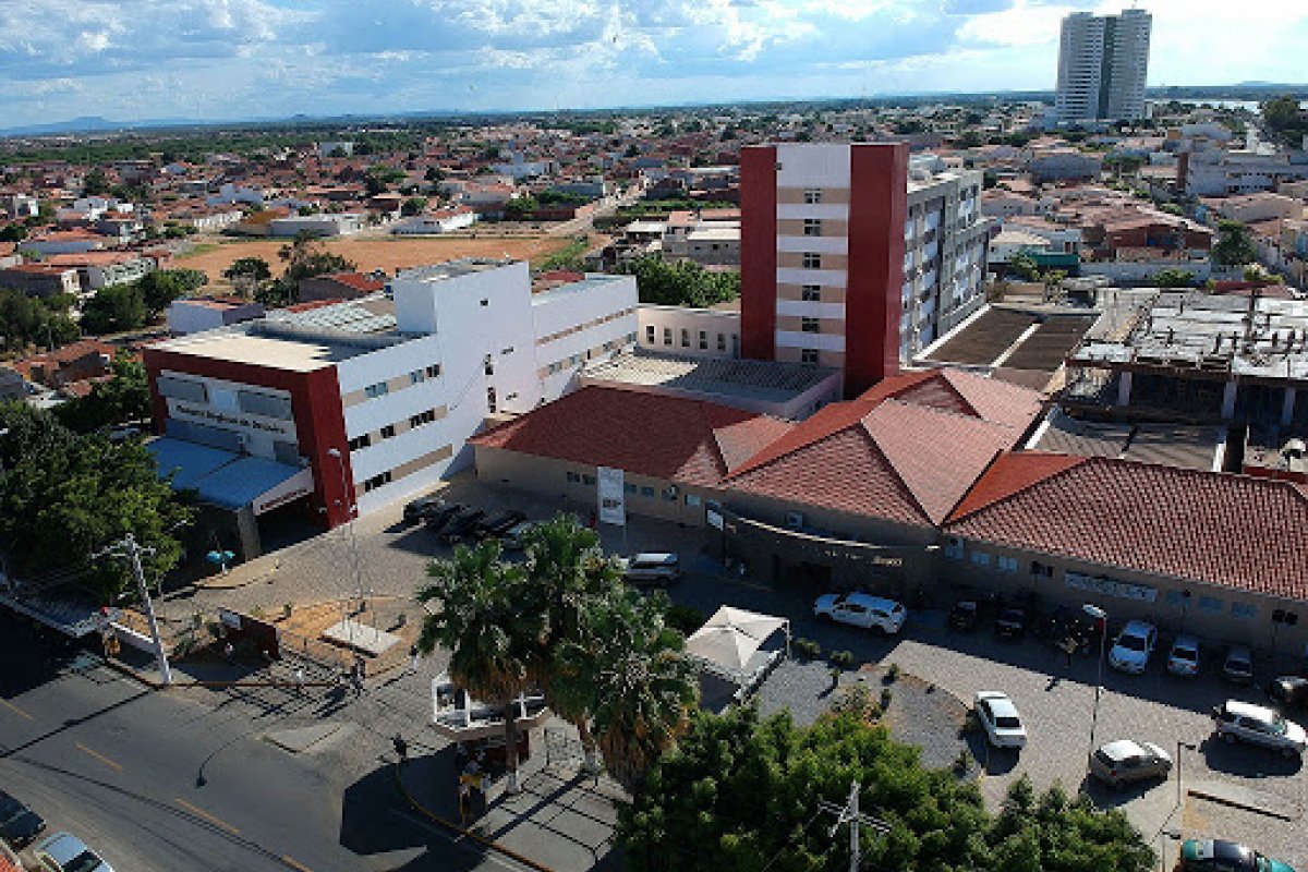Toque de recolher em Juazeiro tem 2h a mais que o estabelecido pelo governo do estado