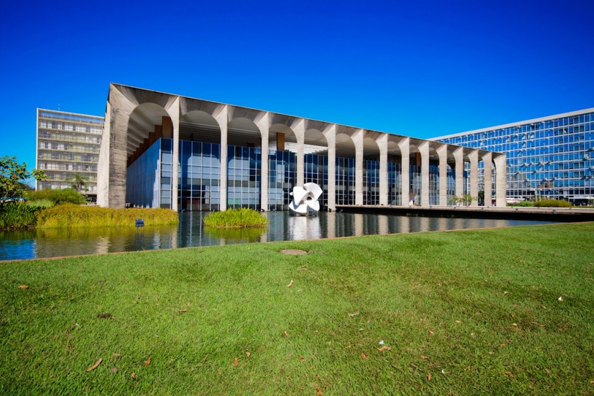 Instituto Rio Branco divulga novo cronograma de concurso para diplomata