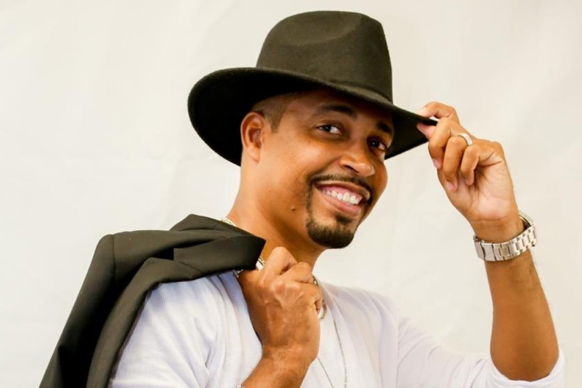 Raffinha Oliver comemora sucesso da primeira música de trabalho e inicia produção de novo single