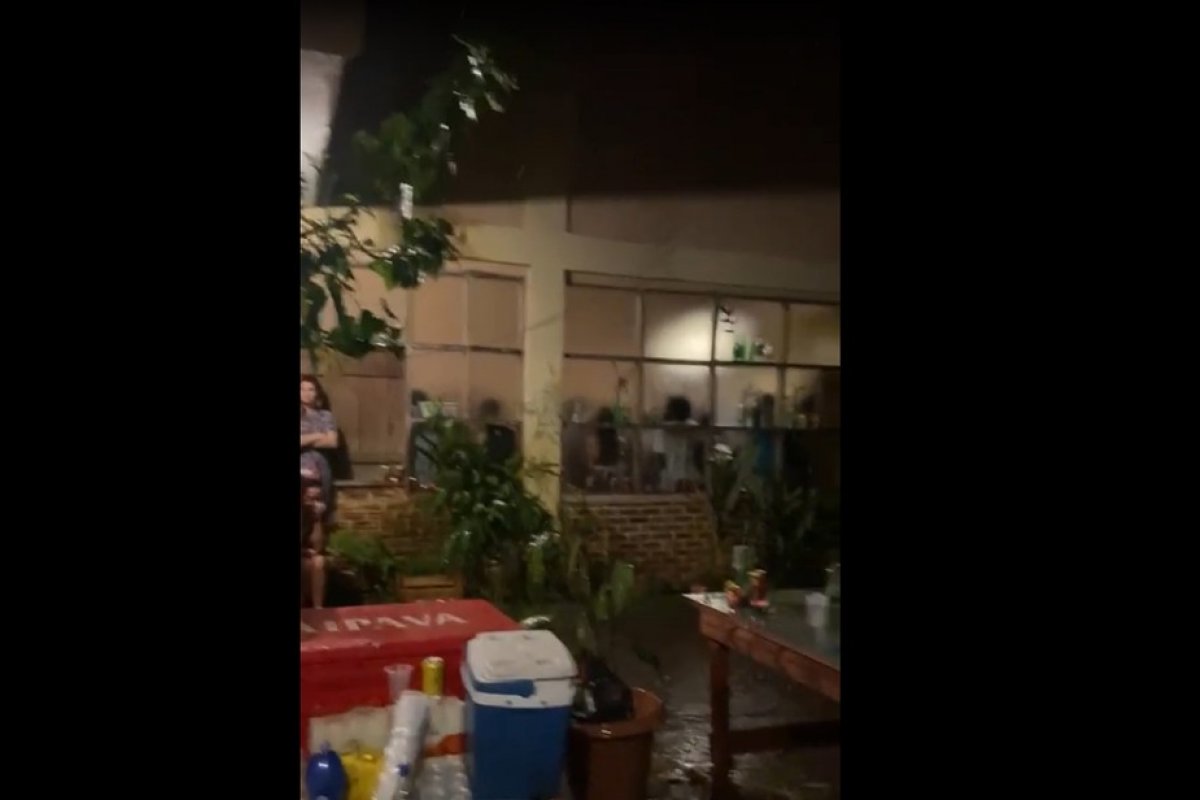 PM encerra festa clandestina com cerca de 250 pessoas em sítio no sul da Bahia