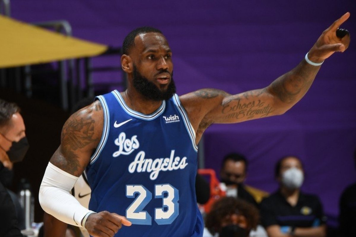 LeBron James alcança mais de 35 mil pontos na NBA