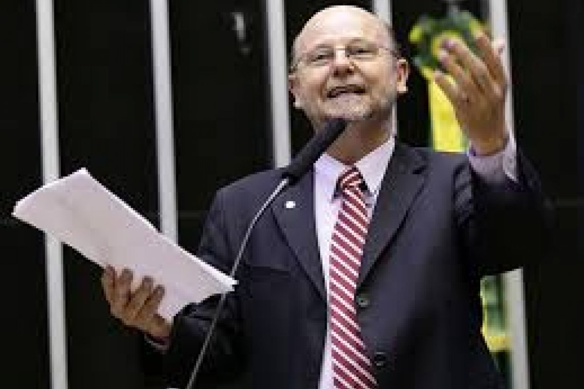 Elvino Bohn Gass é o novo líder do PT na Câmara