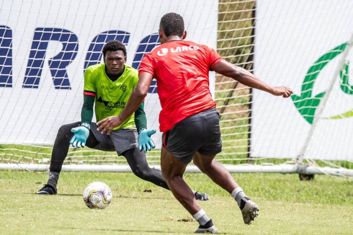 Vitória treina no Barradão para jogo contra o Atlético de Alagoinhas