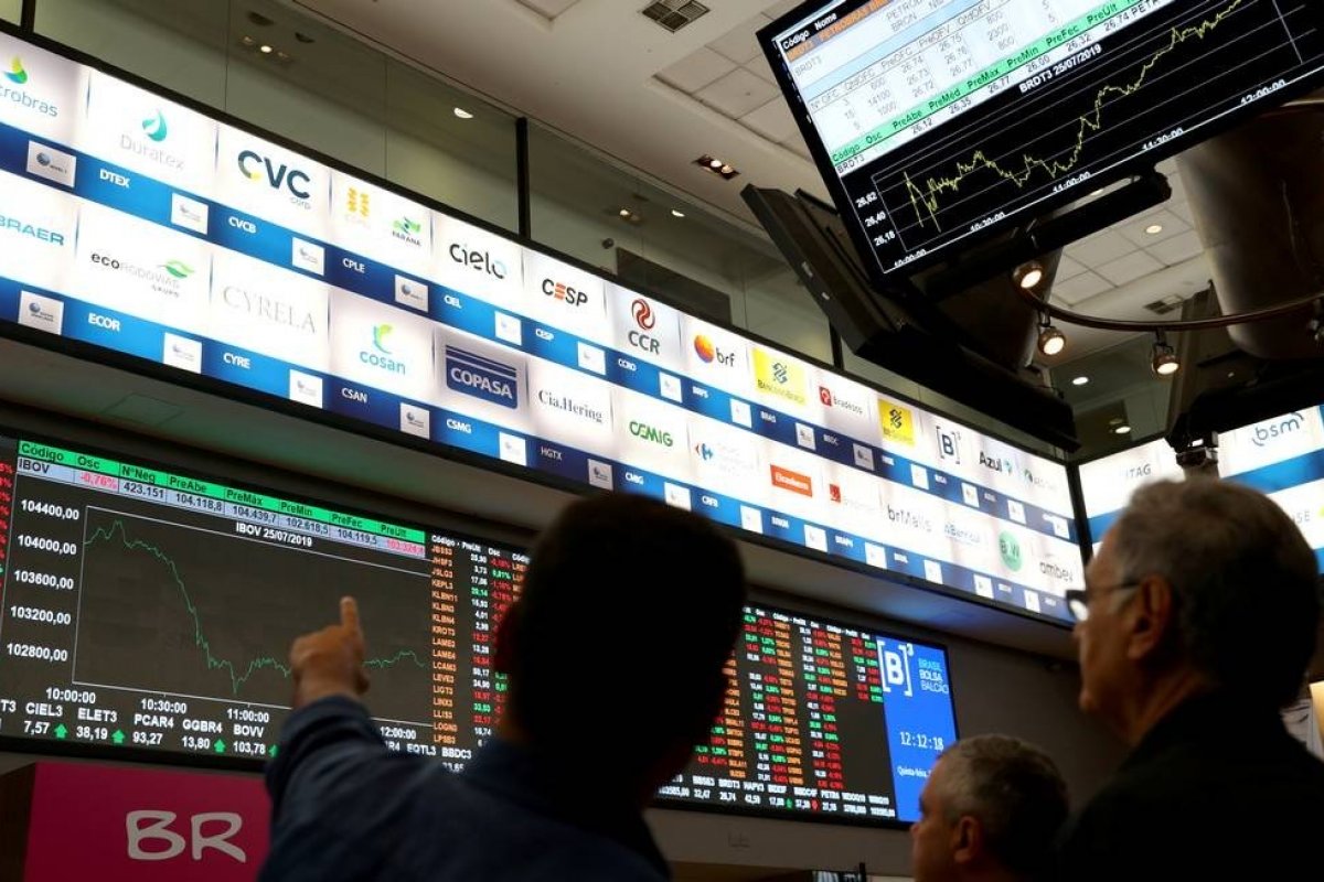 Ações da Petrobras caem mais de 7%, após declaração de Bolsonaro
