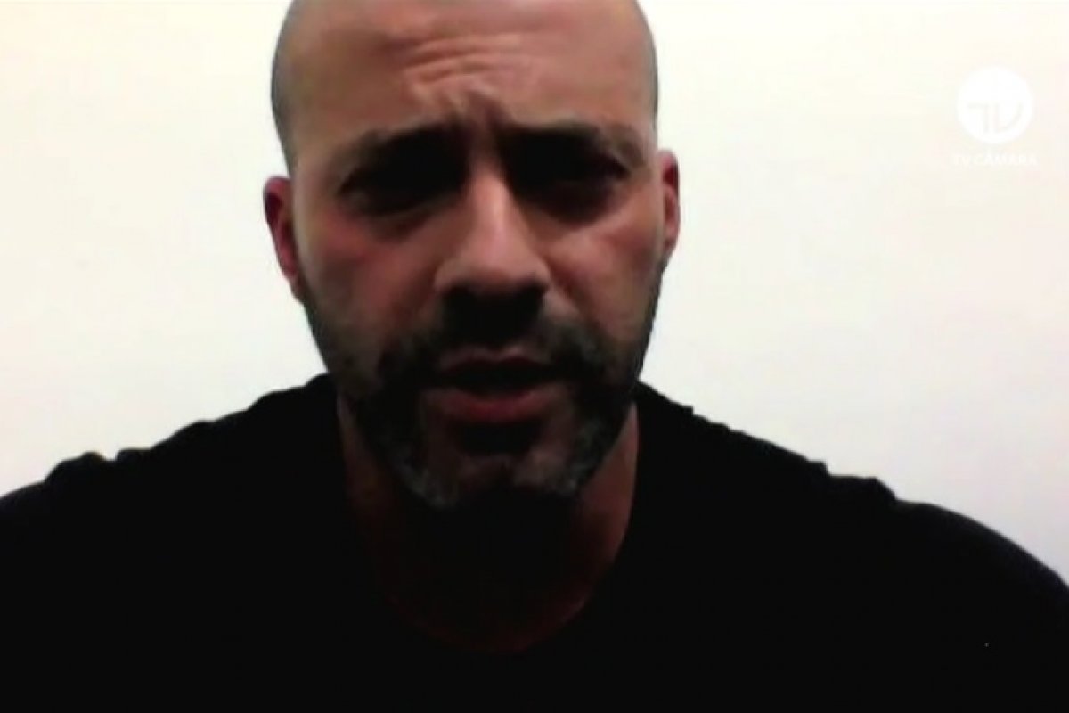 Daniel Silveira pede desculpas e reconhece importância do STF em sessão da Câmara que decide sobre sua prisão