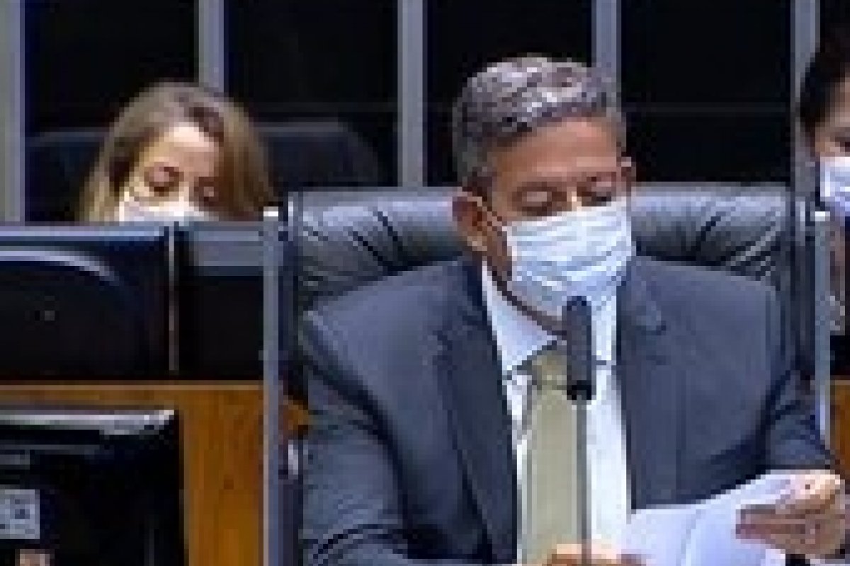 Na abertura da sessão que decide sobre prisão de Daniel Silveira, Lira afirma que a situação é um "ponto fora da curva"