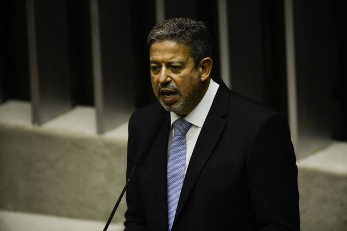 "Essa mesa será rigorosíssima", afirma Lira durante sessão de análise da prisão do deputado Daniel Silveira