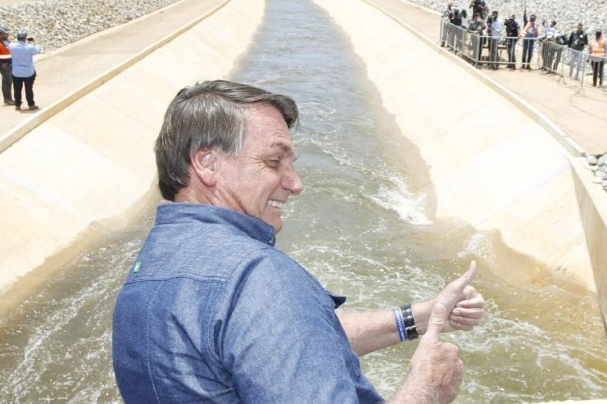 Bolsonaro diz que "semana que vem teremos mais", após mudança na Petrobras