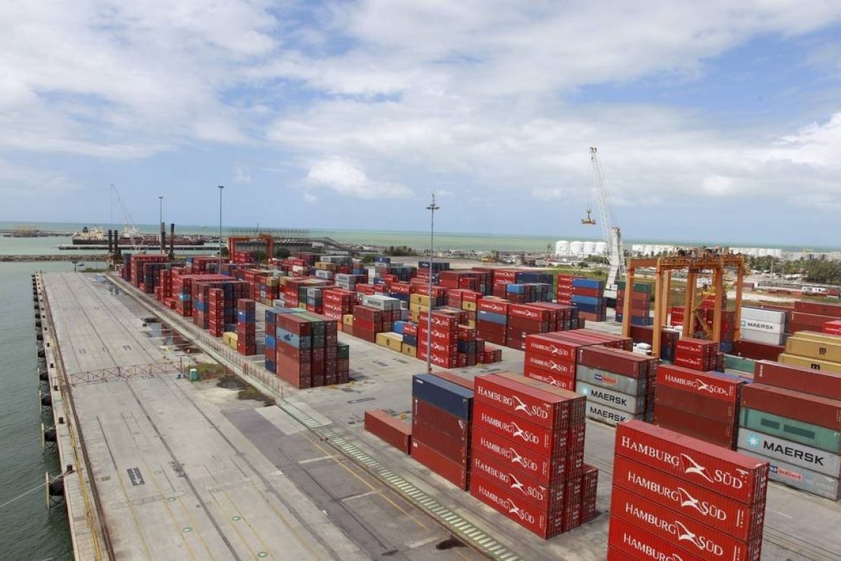 Abertura de transporte de carga a navios estrangeiros deve reduzir em 15% custo do frete