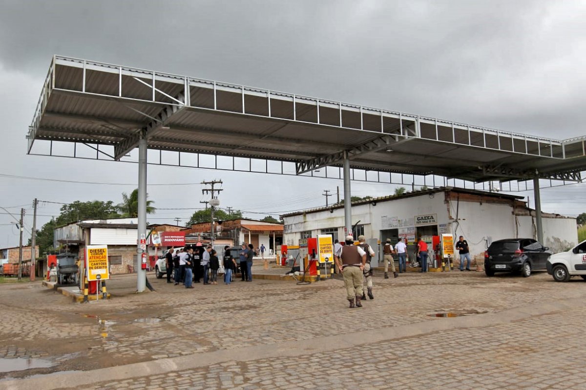 Postos de combustível de Salvador são autuados por entregar menos volume comprado pelo consumidor