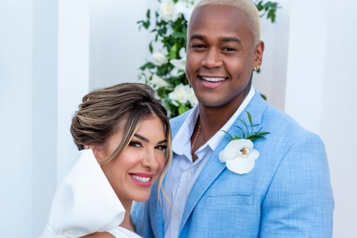 Léo Santana e Lore Improta se casam em clima intimista