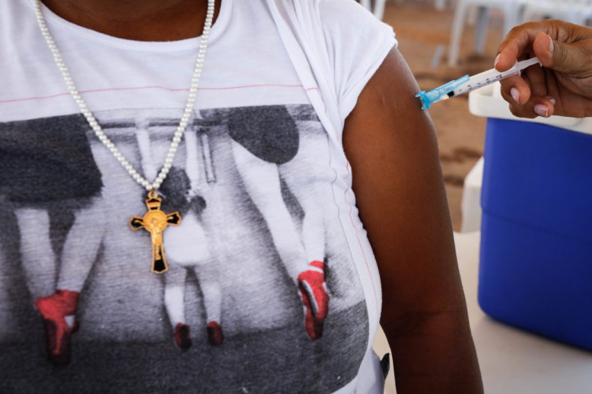 Dados do Ministério da Saúde apontam que negros foram menos vacinados contra a Covid-19 até agora